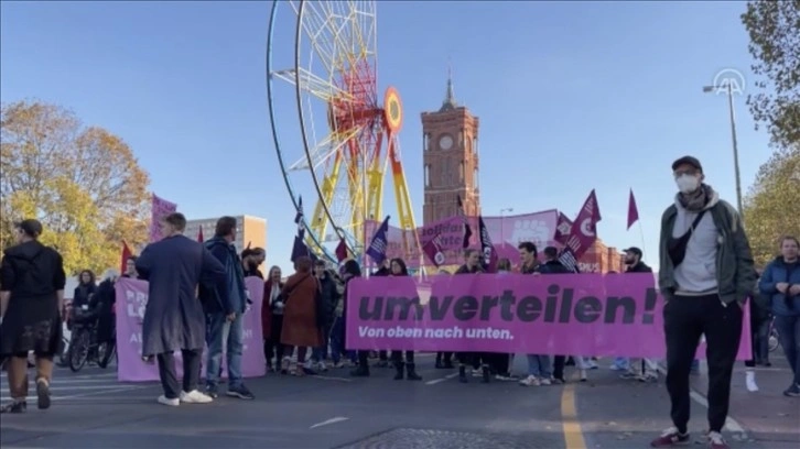 Almanya’da enerji ve yaşam maliyetlerinin artması protesto edildi