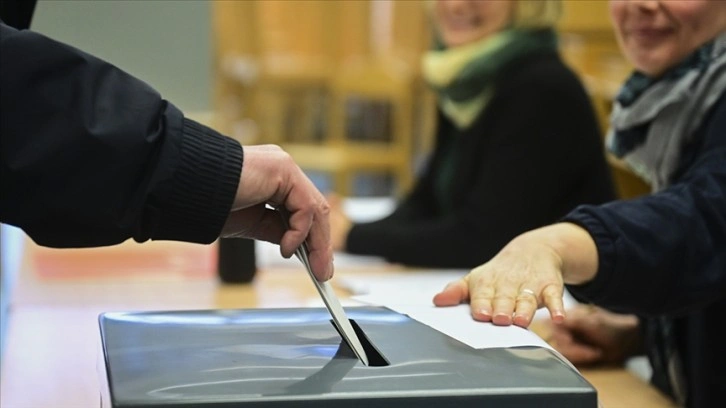 Almanya'da Thüringen ve Saksonya eyalet seçimleri federal hükümeti zorluyor