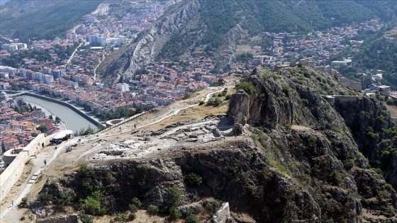 Amasya&#039;da 700 yıllık cami kalıntısı ve sokak bulundu