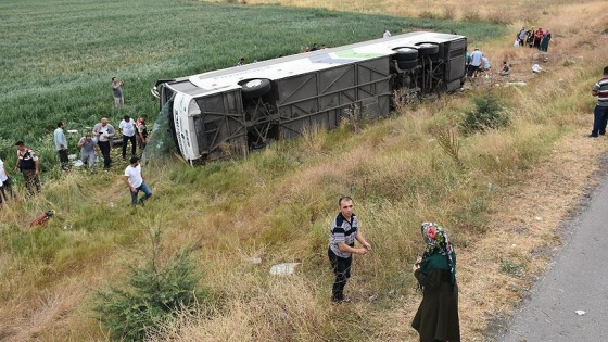 Amasya'da yolcu otobüsü devrildi