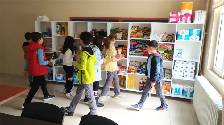 Amasya'da ilkokulda depremzede öğrenciler için 