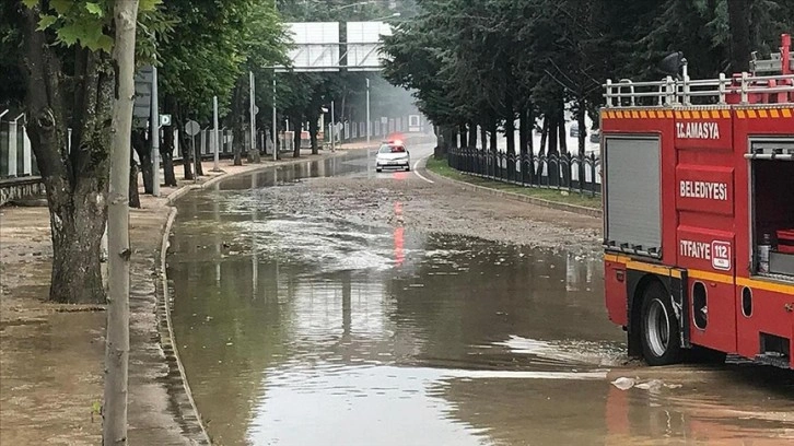 Amasya'da sağanak su baskınlarına sebep oldu