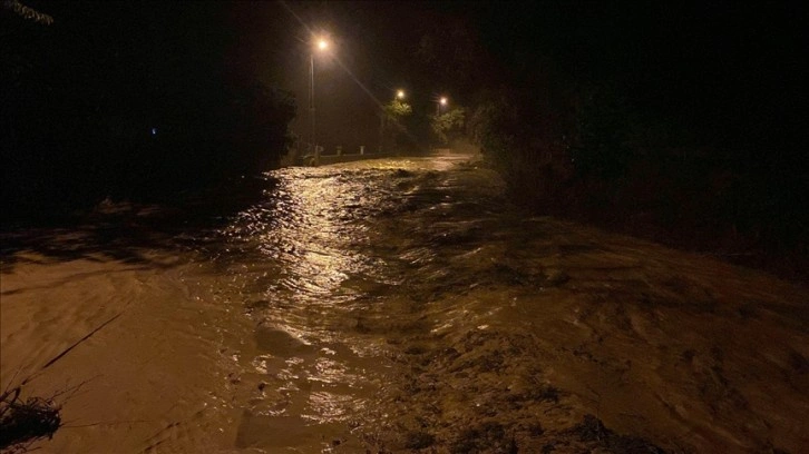 Amasya'da sağanak taşkınlara sebep oldu