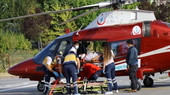 Ambulans helikopter kazada yaralanan tır sürücüsü için havalandı