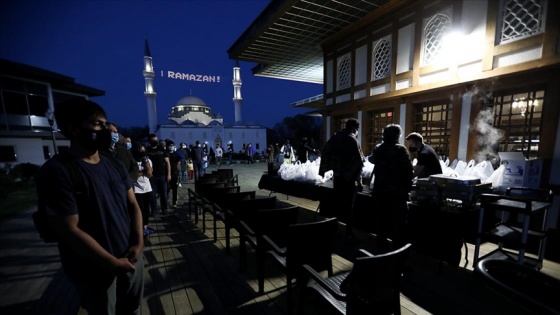 Amerika Diyanet Merkezi'nde ilk iftar sevinci