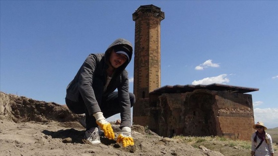 Anadolu'daki ilk Türk camisi Ebul Menuçehr'in çevresindeki kazı çalışması sürüyor