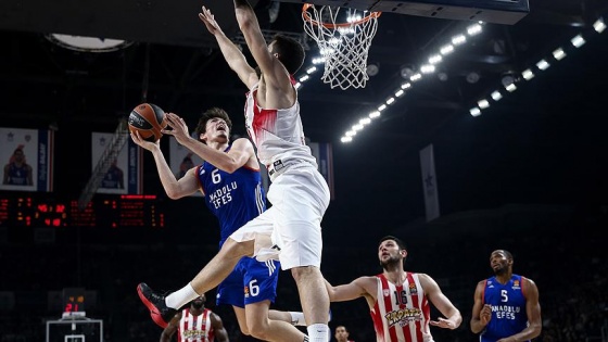 Anadolu Efes, Dörtlü Final için sahada