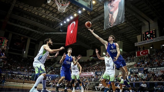 Anadolu Efes ligde 5'te 5 yaptı