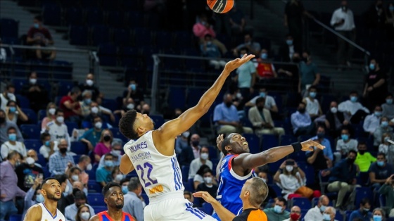 Anadolu Efes, Real Madrid'e yenildi