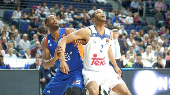 Anadolu Efes, Real Madrid engelini geçemedi