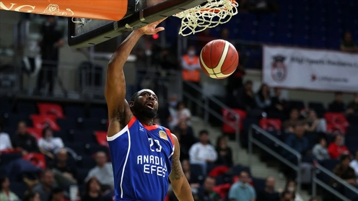 Anadolu Efes seride 1-0 öne geçti