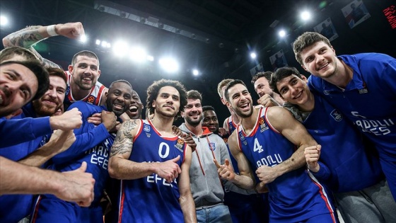 Anadolu Efes'te 4. dalya heyecanı