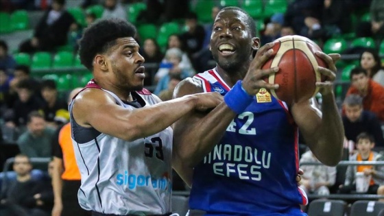 Anadolu Efes'te Dunston'ın sözleşmesi yenilendi