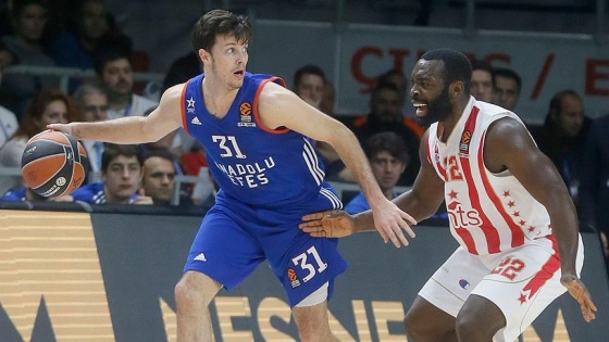 Anadolu Efes'ten 100 sayılık galibiyet