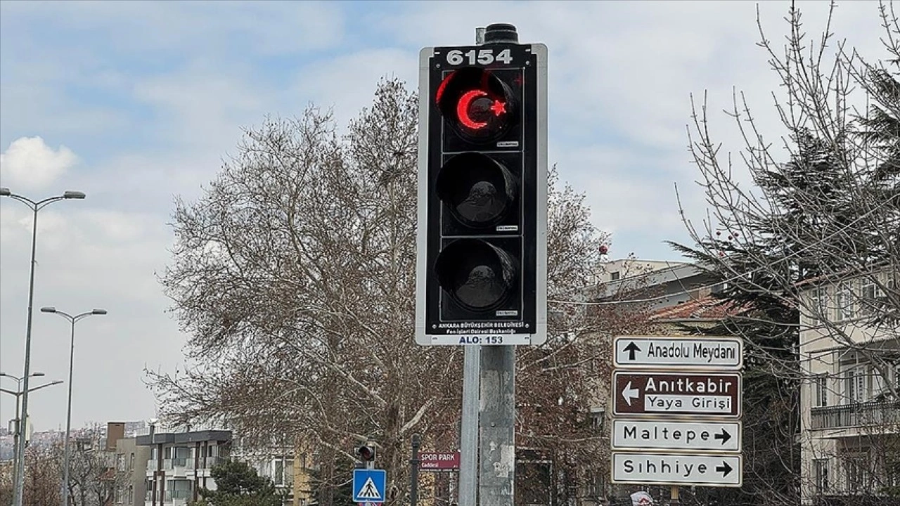 Anıtkabir çevresinde "ay-yıldızlı" trafik ışıkları yanıyor