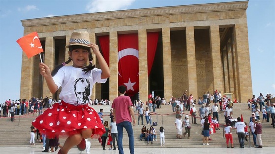 Anıtkabir renkli görüntülere sahne oldu