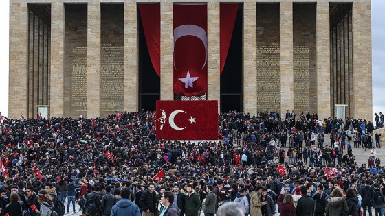 Anıtkabir ziyaretçi akınına uğradı