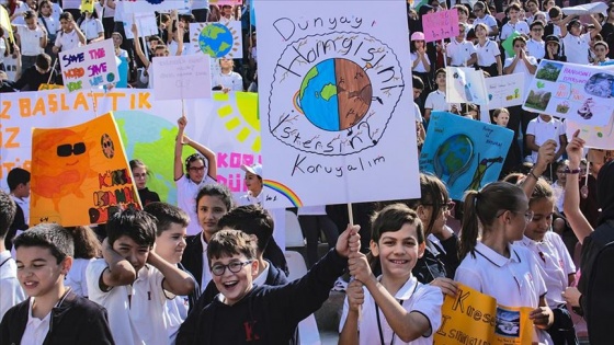 Ankara&#039;da öğrencilerden &#039;küresel iklim değişikliği&#039; eylemi