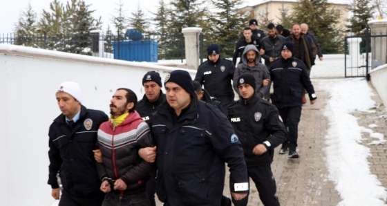 Ankara'da uyuşturucu tacirlerine darbe: 20 gözaltı