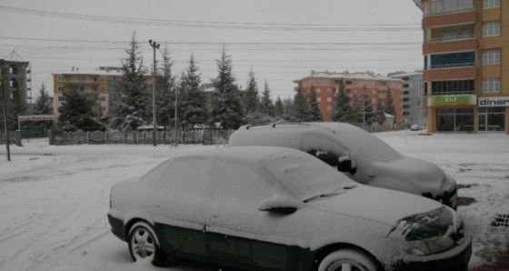 Ankara-Konya karayolu kar yağışı nedeniyle ulaşıma kapandı