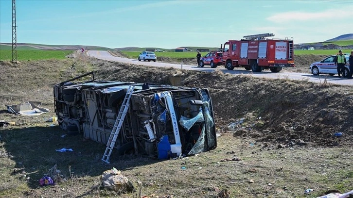 Ankara'da belediye otobüsünün şarampole devrilmesi sonucu 16 kişi yaralandı