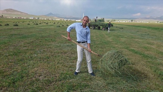 Ankaralı öğretmen 'ikinci memleketi' gibi gördüğü İran sınırındaki köye yerleşti