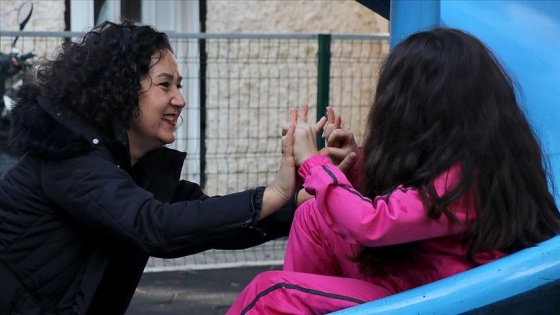 Anne şefkati arayan kız çocuğunun 'kahraman'ı oldu