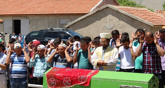 Annesinin 'öldür' talimatı verdiği genç kız toprağa verildi