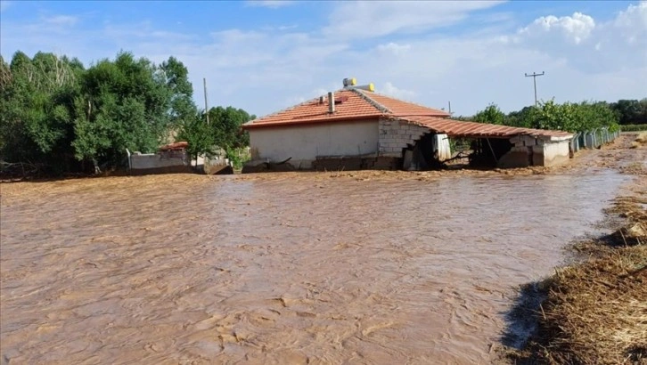 Antalya, Aksaray ve Giresun'da sağanak etkili oldu