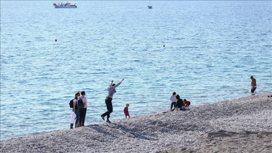 Antalya'da aralıkta deniz keyfi