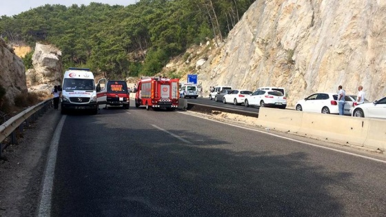 Antalya da askeri aracın geçişi sırasında patlama