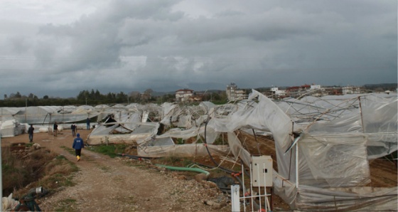 Antalya'da hortum yıktı geçti