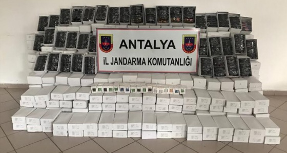 Antalya'da kaçak güneş gözlüğü operasyonu