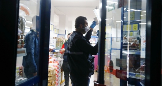 Antalya'da kar maskeli, pompalı tüfekli market soygunu