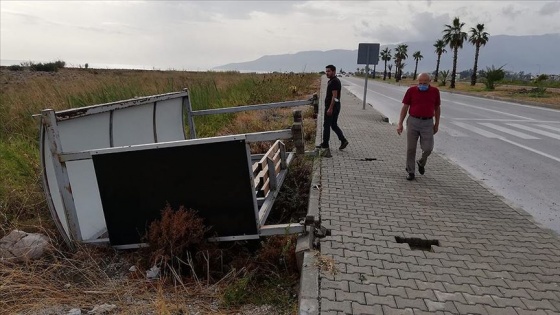 Antalya'da kuvvetli rüzgar ve dolu can aldı