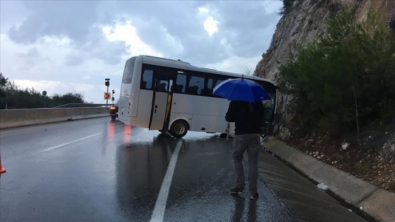 Antalya'da trafik kazası: 17 yaralı