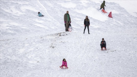 Antalya Saklıkent&#039;te kayak keyfi yaşanıyor