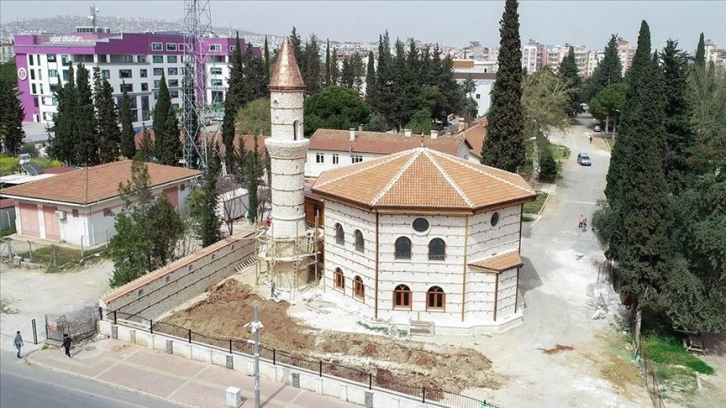 Antalya'da yapılan 'düğmeli cami' nakış gibi işleniyor