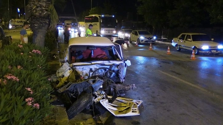 Antalya'da zincirleme trafik kazasında 5 kişi yaralandı