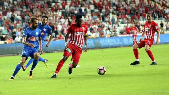 Antalyaspor sahasında karşılaştığı Çaykur Rizespor ile berabere kaldı