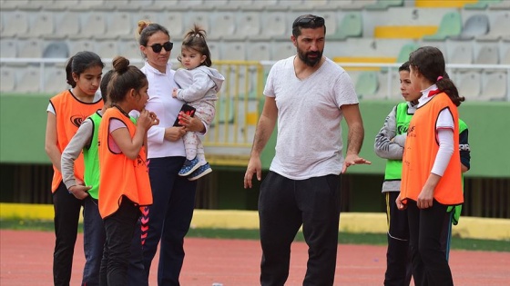 Antrenör çift Şanlıurfa'da geleceğin atletlerini yetiştiriyor