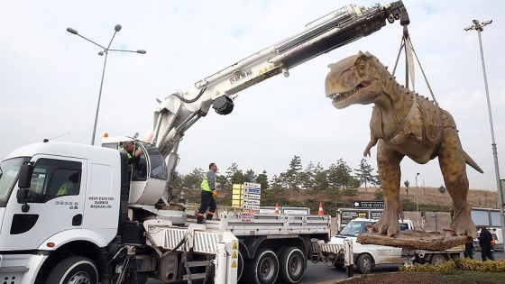 AOÇ kavşağındaki dinozor maketi kaldırıldı