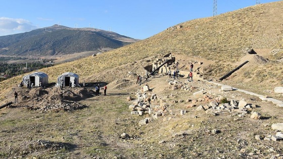 Apameia'daki antik tiyatro gün yüzüne çıkacak