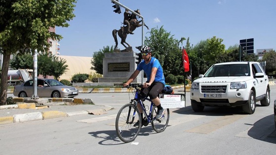 Arakan'daki katliama tepki için pedal çevirecek