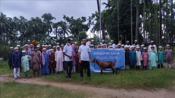 Arakanlı ve Bangladeşli yetimler Ayasofya Camisi için dua etti