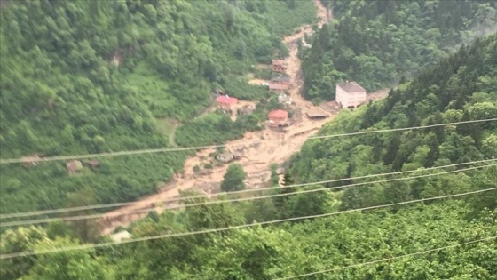 Araklı'daki sel ve heyelanda bir kişinin cesedine ulaşıldı