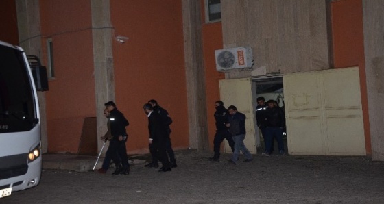 Aralarında polislerinde bulunduğu 14 şahıs kaçakçılıktan tutuklandı