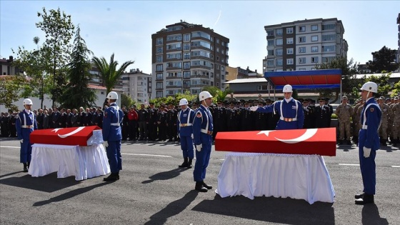 Arama çalışmalarında şehit düşen 2 asker için tören