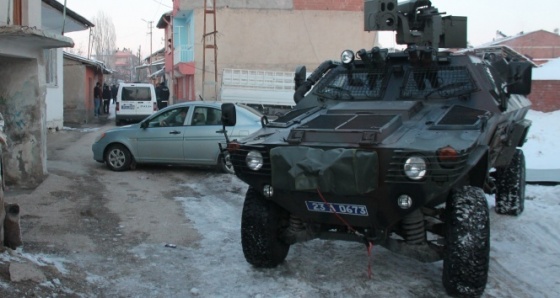 Aranan şahıs, özel harekatın baskınıyla yakalandı