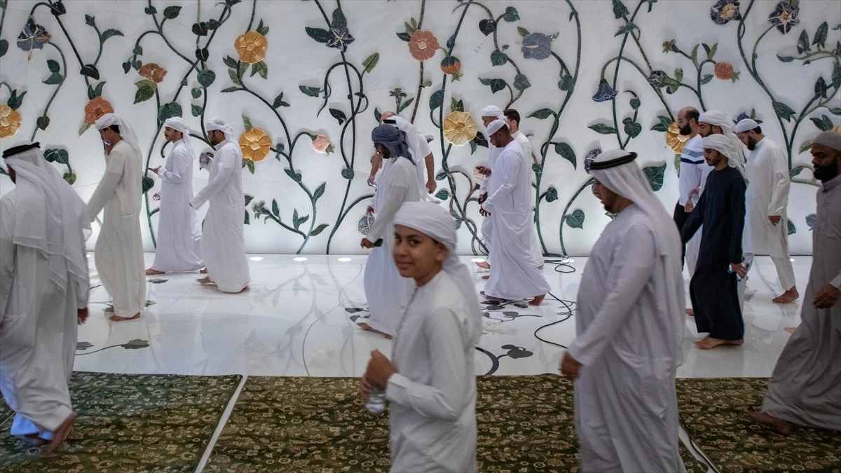 Arap ülkelerinin çoğu, ramazan ayının yarın başlayacağını duyurdu